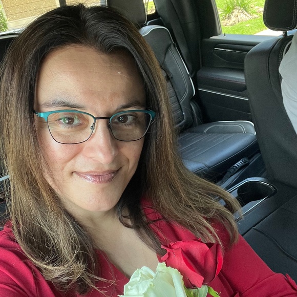 Meet your Posher, Antigoni - Picture 1 of 1